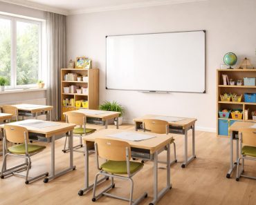 aménagez votre salle de cours à domicile efficacement avec le tableau blanc legamaster et le mobilier scolaire nathan, alliant qualité et confort pour un apprentissage optimal.